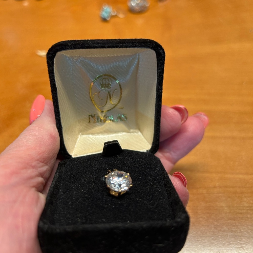 Gold Cubic Zirconia Centerpiece - Picture 2 of 4